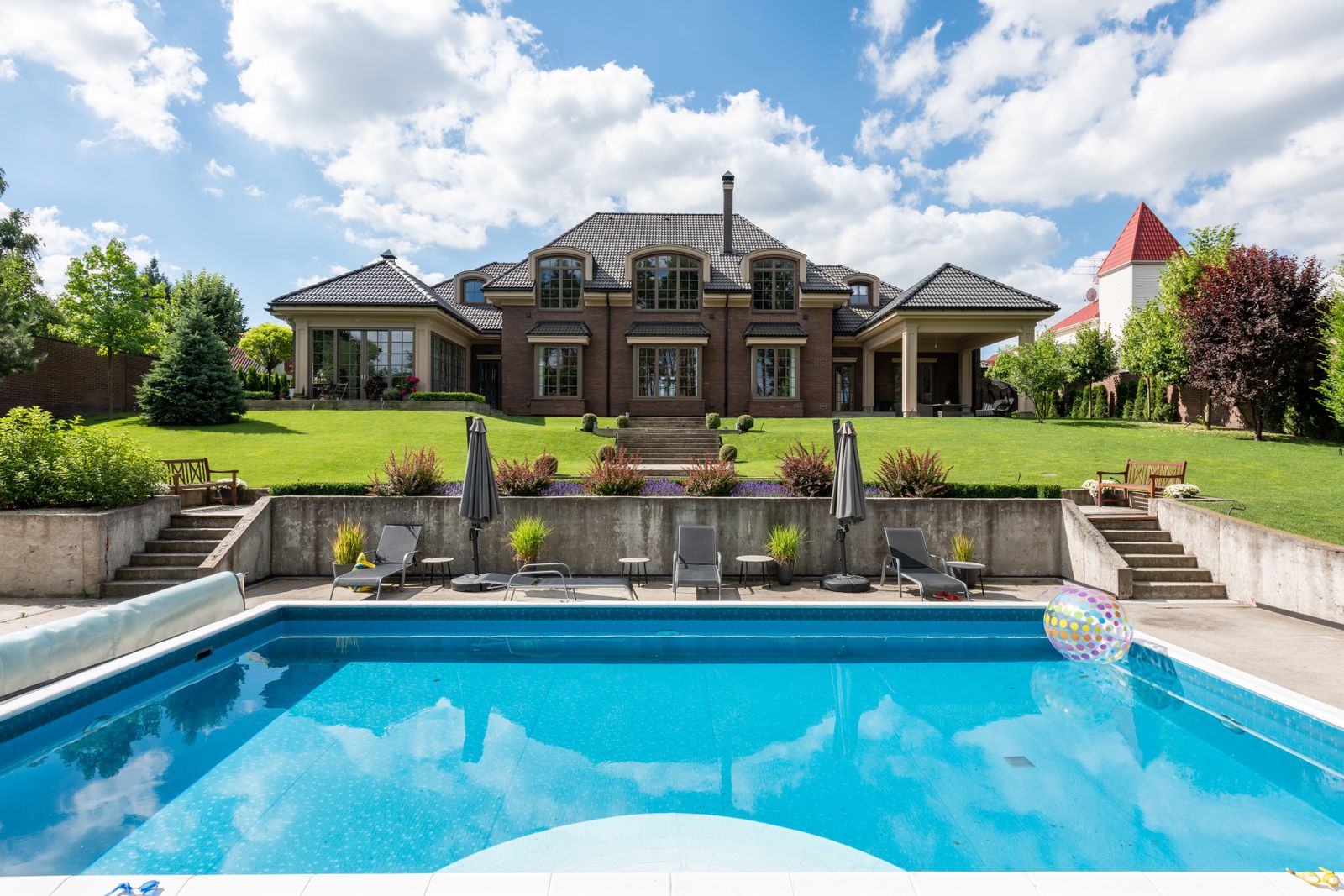 Twilight Pool with Water Features – San Jose